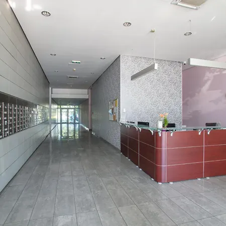 Modern 2-bedroom - Fully Outfitted - Free Parking