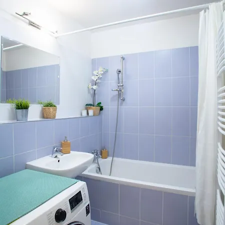 Modern 2-bedroom - Fully Outfitted - Free Parking * Bratislava