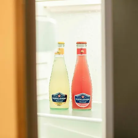 Apartament Modern 2-bedroom - Fully Outfitted - Free Parking *