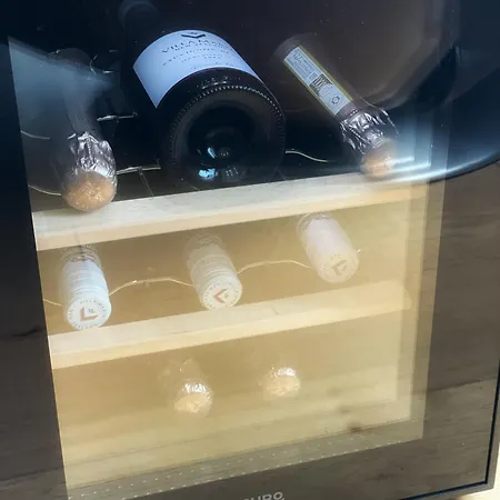 Appartement Modern 2-bedroom - Fully Outfitted - Free Parking Bratislava