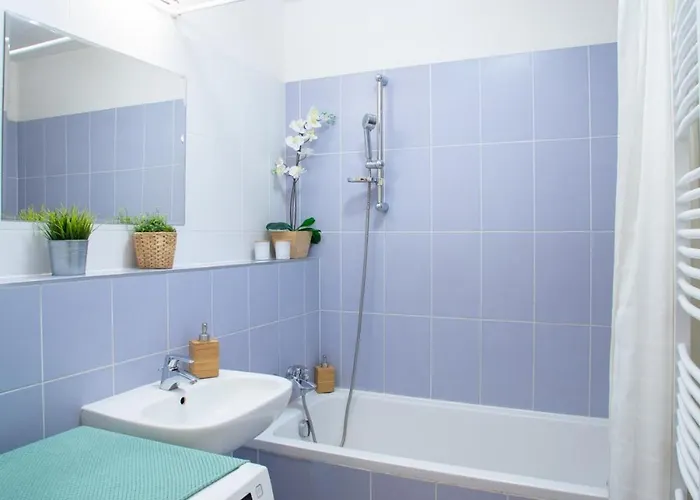 Modern 2-bedroom - Fully Outfitted - Free Parking * Bratislava