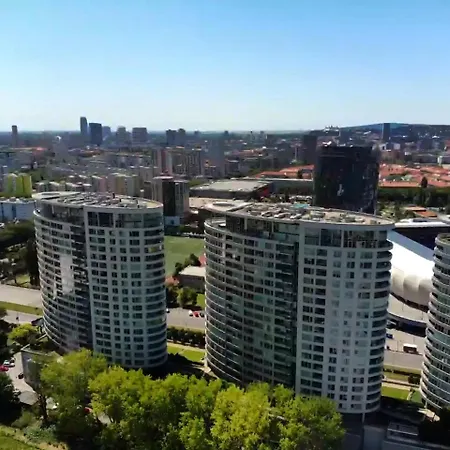 Modern 2-bedroom - Fully Outfitted - Free Parking Bratislava