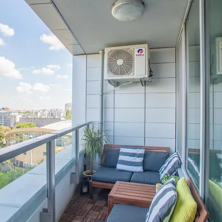 Daire Modern 2-bedroom - Fully Outfitted - Free Parking Bratislava