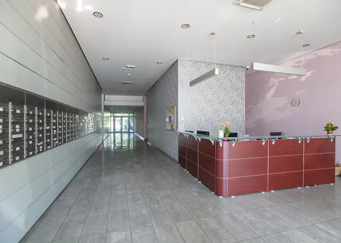 Modern 2-bedroom - Fully Outfitted - Free Parking